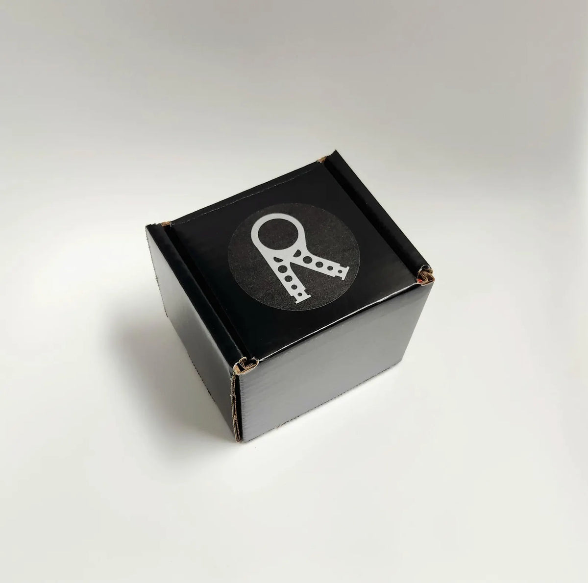 Rinashi phone holder packaging box with white logo on black lid