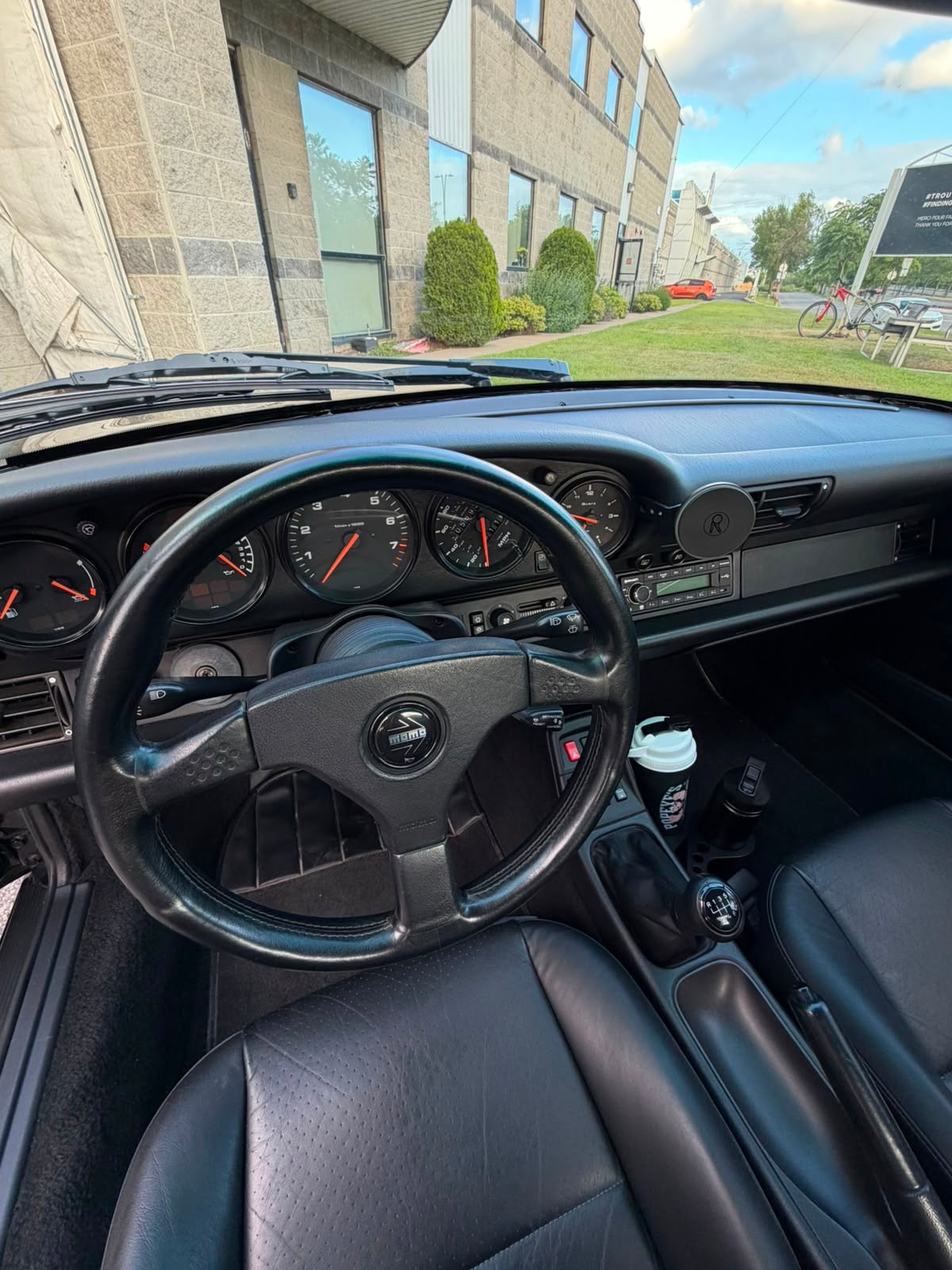 Driver's-seat view of the Rinashi phone mount installed in a classic Porsche 911