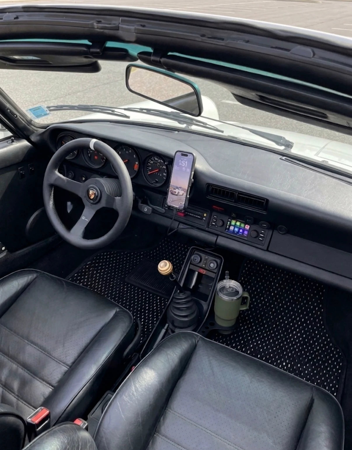 Air-cooled Porsche 911 cockpit with a phone on the Rinashi gauge mount